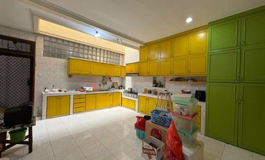 Rumah disewakan untuk usaha di Darmo Permai Selatan II, Surabaya