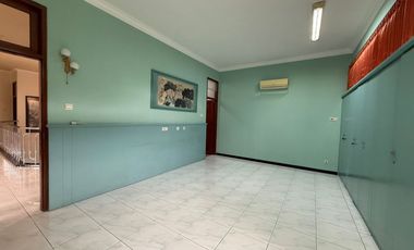 Rumah disewakan untuk usaha di Darmo Permai Selatan II, Surabaya