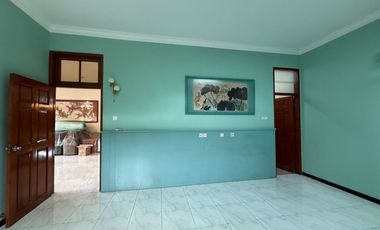 Rumah disewakan untuk usaha di Darmo Permai Selatan II, Surabaya