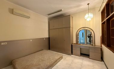 Rumah disewakan untuk usaha di Darmo Permai Selatan II, Surabaya