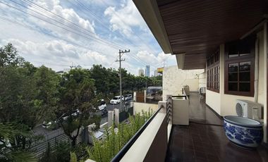 Rumah disewakan untuk usaha di Darmo Permai Selatan II, Surabaya