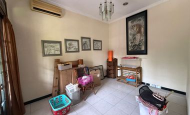 Rumah disewakan untuk usaha di Darmo Permai Selatan II, Surabaya