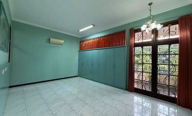 Rumah disewakan untuk usaha di Darmo Permai Selatan II, Surabaya