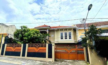 Rumah Mewah 3 Lantai Strategis