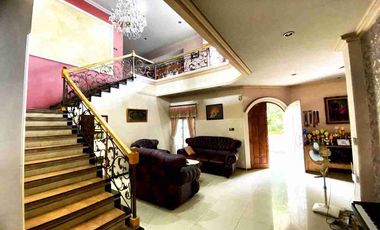 Rumah Mewah 3 Lantai Strategis