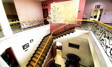 Rumah Mewah 3 Lantai Strategis