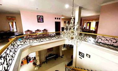 Rumah Mewah 3 Lantai Strategis