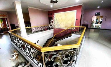 Rumah Mewah 3 Lantai Strategis