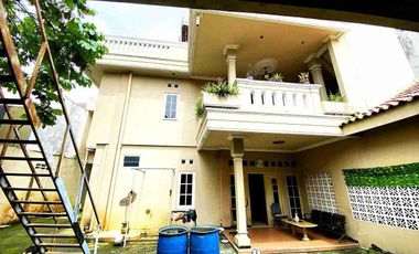 Rumah Mewah 3 Lantai Strategis