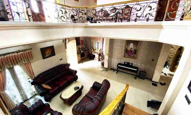 Rumah Mewah 3 Lantai Strategis