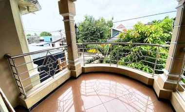 Rumah Mewah 3 Lantai Strategis