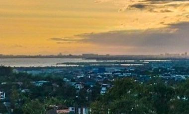 Ridge View 4BR house with panoramic BGC, Makati & Alabang skyline views. Modern Australian design in an exclusive Taytay, Rizal community