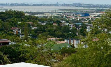 Ridge View 4BR house with panoramic BGC, Makati & Alabang skyline views. Modern Australian design in an exclusive Taytay, Rizal community