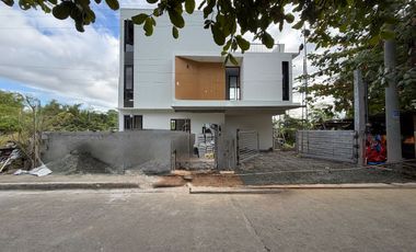 Ridge View 4BR house with panoramic BGC, Makati & Alabang skyline views. Modern Australian design in an exclusive Taytay, Rizal community