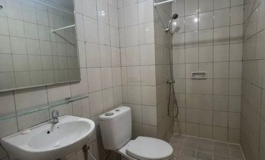 Jarang Ada Sewa 2BR Unfurnished di Royal Mediterania Garden Akses ke Mall Central Park. APL Tower, Taman Anggrek Fasilitas Kolam Renang, Gym, Sauna