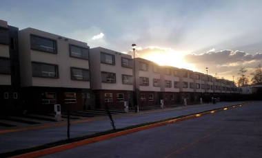 Casa en Venta en Villas Xaltipa 2, Cuautitlán: ¡Acabados de Lujo y Diseño Exclusivo en Hacienda el Lirio!