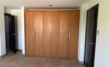 Venta de suitte, con 2 ambientes, con un parqueo urdesa central. Y Ébano.