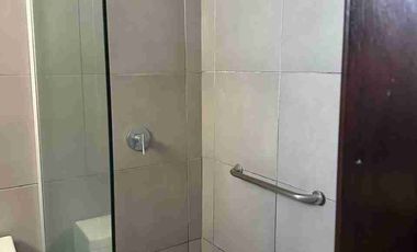 Venta de suitte, con 2 ambientes, con un parqueo urdesa central. Y Ébano.