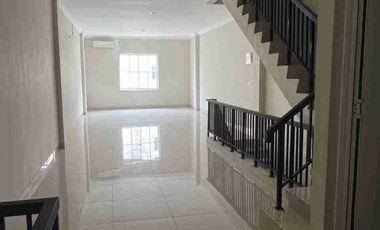 DISEWAKAN RUKO RAPIH SIAP UNTUK BISNIS DI CBD GREEN LAKE CITY