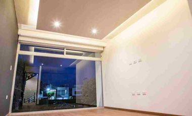 ESPECTACULAR CASA EN REBTA EN ESQUINA EN LOMAS 2. 4 recámaras c/baño(una en planta baja)