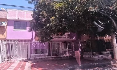 CASA DE DOS PISOS EN EL BARRIO BOSTON DE BARRANQUILLA