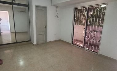 CASA DE DOS PISOS EN EL BARRIO BOSTON DE BARRANQUILLA