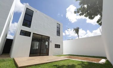 CASA EN RENTA AMUEBLADA CON PISCINA EN RESIDENCIAL SAC-UH, MÉRIDA YUCATÁN