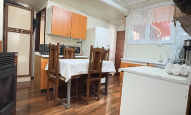 SE VENDE CASA 3 DORMITORIOS 2 BAÑOS CAMPOS DEPORTIVOS + DEPARTAMENTO DE INTERIOR