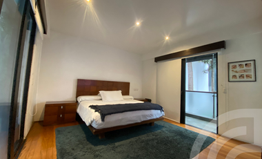 VENDO DEPARTAMENTO DE 222 m2 TIPO CASITA EN 1er. PISO ELEVADO, RODEADO DE TERRAZAS Y FRENTE A PARQUE