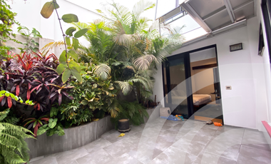 VENDO DEPARTAMENTO DE 222 m2 TIPO CASITA EN 1er. PISO ELEVADO, RODEADO DE TERRAZAS Y FRENTE A PARQUE
