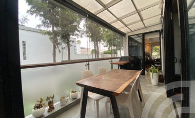 VENDO DEPARTAMENTO DE 222 m2 TIPO CASITA EN 1er. PISO ELEVADO, RODEADO DE TERRAZAS Y FRENTE A PARQUE