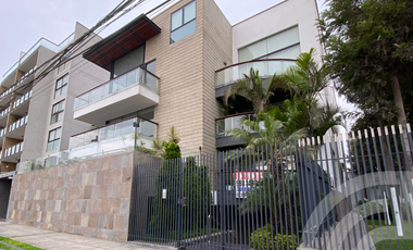 VENDO DEPARTAMENTO DE 222 m2 TIPO CASITA EN 1er. PISO ELEVADO, RODEADO DE TERRAZAS Y FRENTE A PARQUE