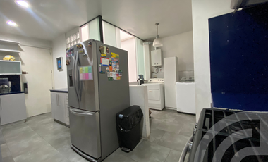 VENDO DEPARTAMENTO DE 222 m2 TIPO CASITA EN 1er. PISO ELEVADO, RODEADO DE TERRAZAS Y FRENTE A PARQUE