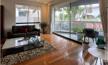 VENDO DEPARTAMENTO DE 222 m2 TIPO CASITA EN 1er. PISO ELEVADO, RODEADO DE TERRAZAS Y FRENTE A PARQUE