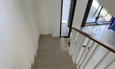 Sewa Rumah Minimalis Modern dengan Desain Cantik Nikmati Gaya Hidup di Hunian yang Nyaman dan Fungsional. Lokasi Strategis Di Cluster La Seinee