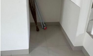 Sewa Rumah Minimalis Modern dengan Desain Cantik Nikmati Gaya Hidup di Hunian yang Nyaman dan Fungsional. Lokasi Strategis Di Cluster La Seinee
