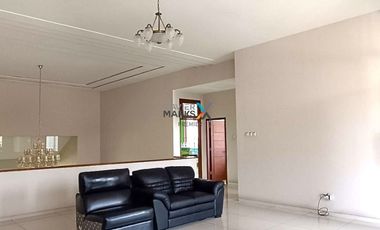 Dijual Rumah Mewah Terawat 2 Lantai di Boulevard Puncak Dieng, Malang