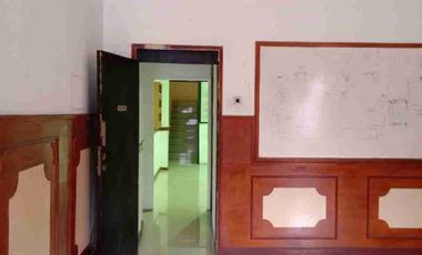 Di jual ruko siap usaha 3 lantai lokasi strategis  di jalan suryopranoto Jakarta Pusat