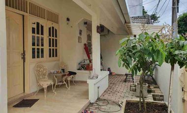 Jual Cepat Rumah Hook Semi Furnish Strategis di Jatibening Indah