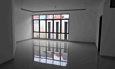 Disewakan Rumah Luas 230m² Eksklusif dan Strategis di dekat Pintu Toll Dan Mall Bekasi Barat