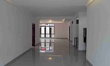 Disewakan Rumah Luas 230m² Eksklusif dan Strategis di dekat Pintu Toll Dan Mall Bekasi Barat
