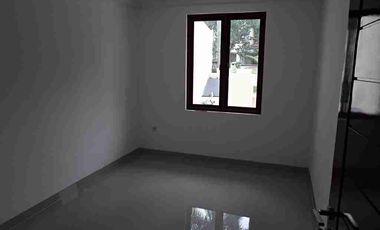 Disewakan Rumah Luas 230m² Eksklusif dan Strategis di dekat Pintu Toll Dan Mall Bekasi Barat