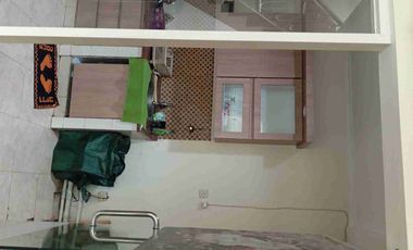Di Jual rumah bagus  depan taman sejuk dan nyaman  type 2 lantai 4 kamar tidur lokasi strategis  di Cibubur Residences