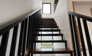 Dijual Rumah di Cinangka Depok Modern 3 Lantai Attic Room di Cluster Eksklusif Dekat Dengan Pintu Tol