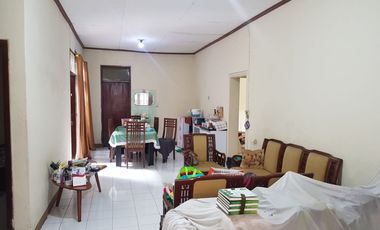 DIJUAL CEPAT Rumah Lama Di Mainroad Cibogo Dekat ke pasteur kampus Maranata Bandung
