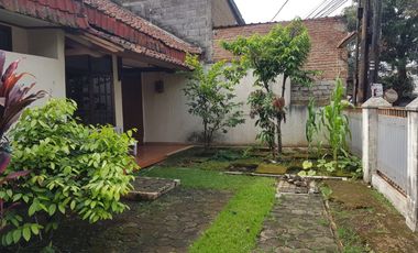 DIJUAL CEPAT Rumah Lama Di Mainroad Cibogo Dekat ke pasteur kampus Maranata Bandung
