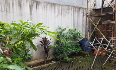 DIJUAL CEPAT Rumah Lama Di Mainroad Cibogo Dekat ke pasteur kampus Maranata Bandung