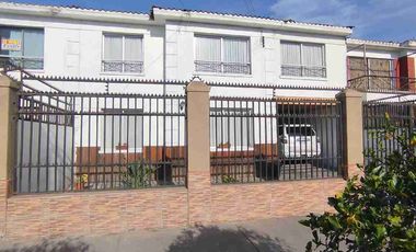 Vendo Hermosa Casa Sólida con Piscina, 338 mts² 5 dormitorios 3 baños 3 Estacionamientos.