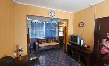 QVAL SPA Permuta, Vende o Arrienda a Empresas. Casa Habitacion o Fines comerciales a 20 mt de Alameda y 300 mt Univ. O´Higgins