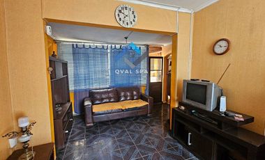 QVAL SPA Permuta, Vende o Arrienda a Empresas. Casa Habitacion o Fines comerciales a 20 mt de Alameda y 300 mt Univ. O´Higgins